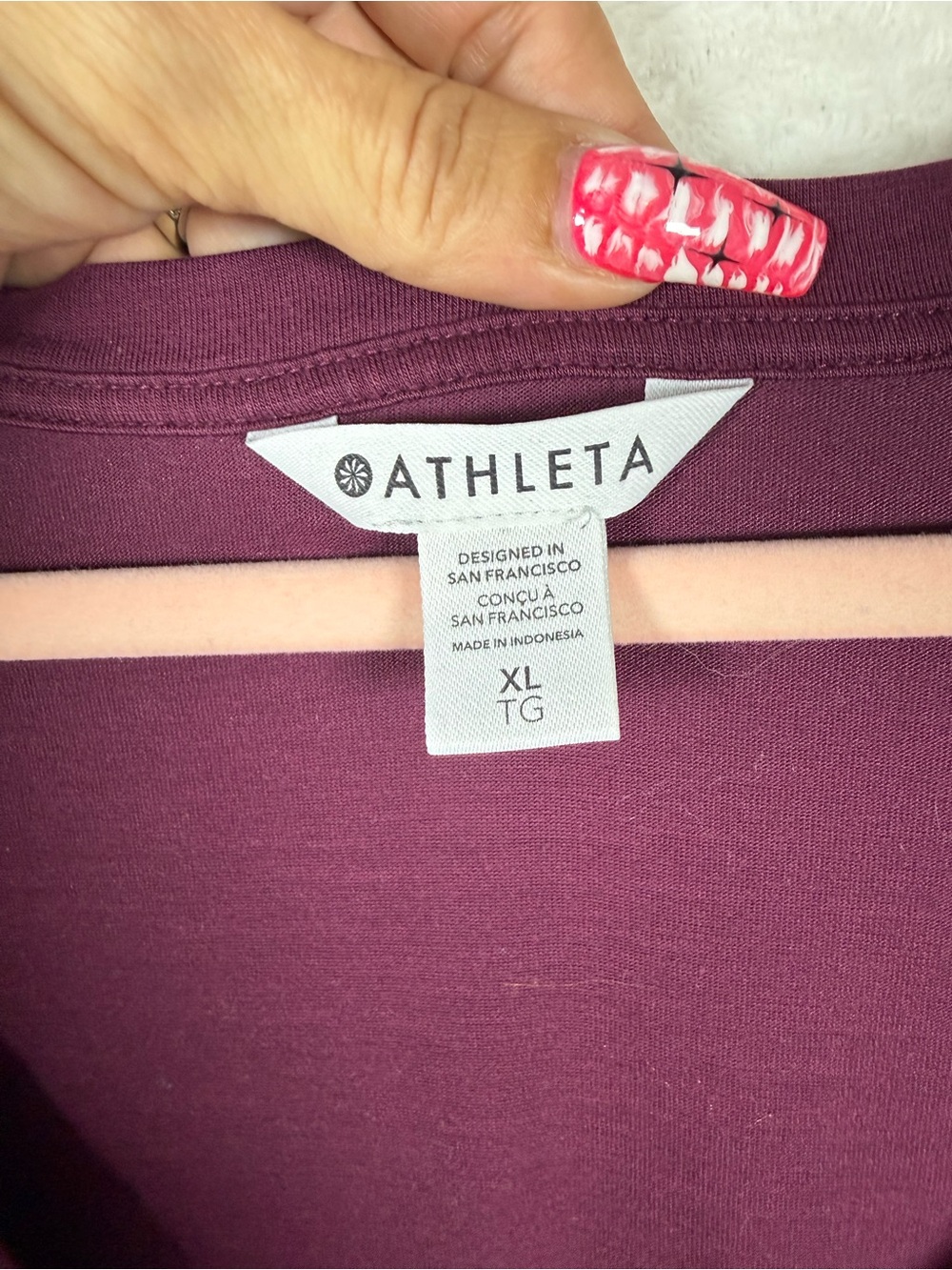 Athleta Women's V-Neck Short Sleeve Top in Plum. So soft and comfortable 🧡 - Picture 3 of 7